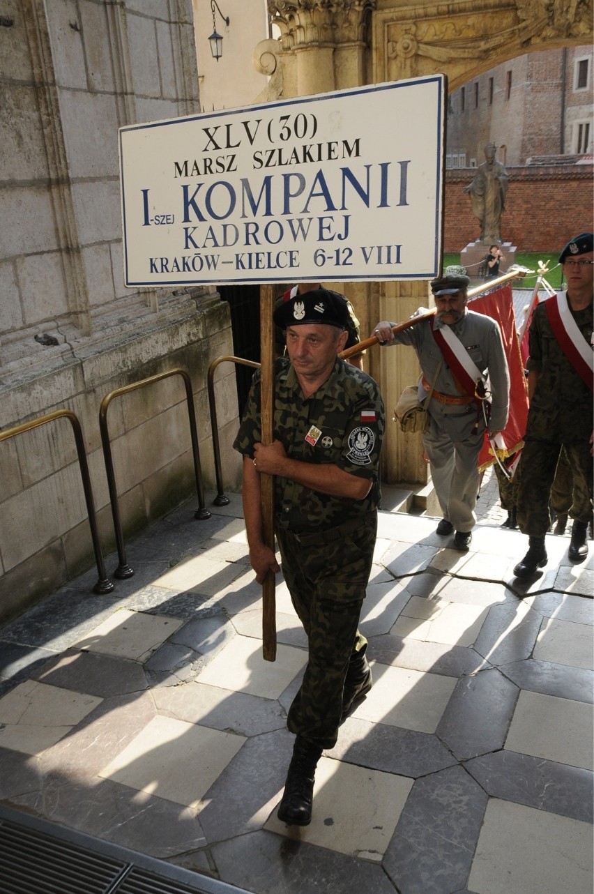 05.08.2010 krakow n/z wawel kadrowka przed grob lech i maria...