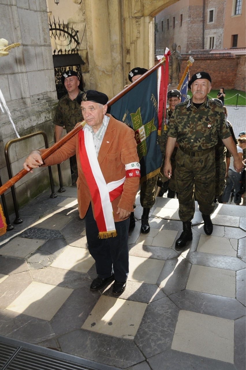 05.08.2010 krakow n/z wawel kadrowka przed grob lech i maria...