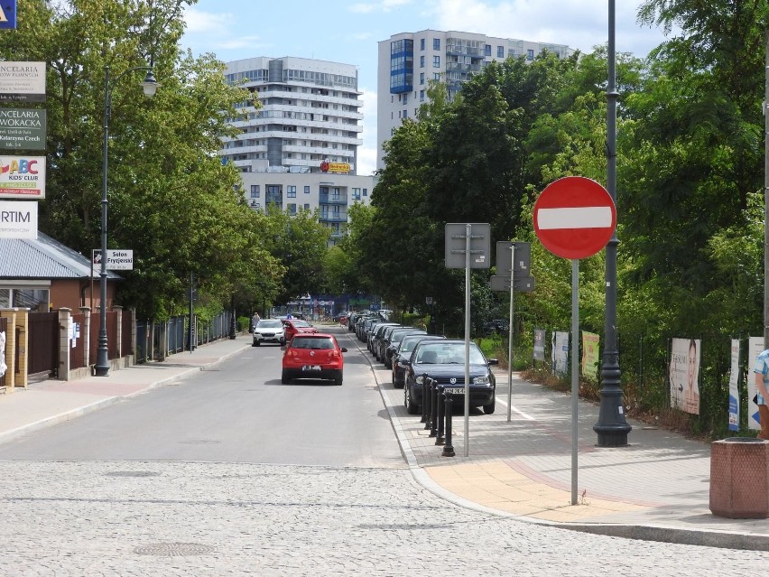 Nowa organizacja ruchu na ul. Cieszyńskiej obowiązuje od 5...