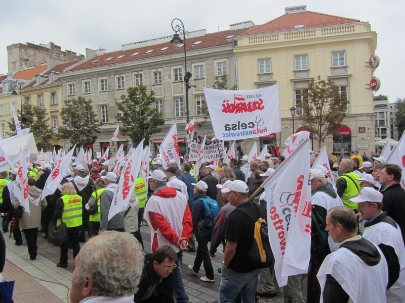 Związkowcy wracają do domów. Koniec manifestacji w Warszawie [ZDJĘCIA]