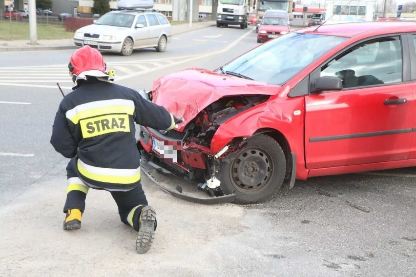 Wypadek przy wjeździe na AOW koło stadionu [ZDJĘCIA]