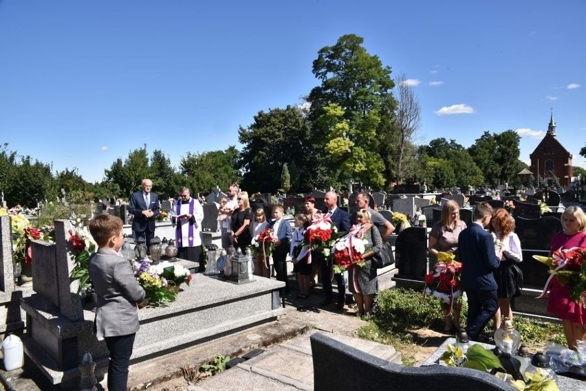 Pacanów oddał hołd bohaterom Westerplatte pochowanym w Zborówku. Zobacz zdjęcia