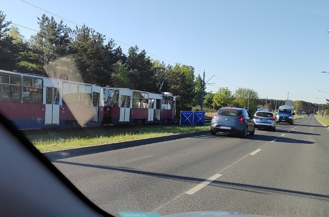 Wypadek na ul. Andersa - wstrzymano ruch tramwajowy.