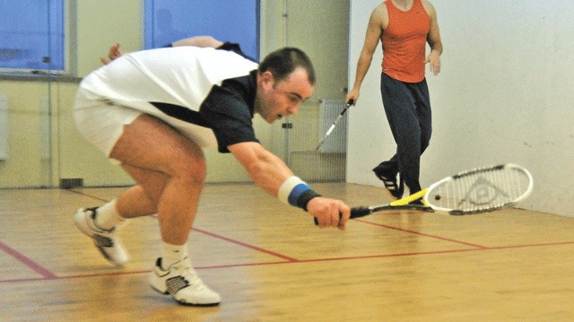 Mariusz Olk, jeden z czołowych koszalińskich tenisistów, zamierza wkrótce należeć również do elity graczy squasha.