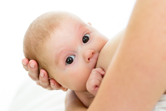 Światowa Organizacja Zdrowia  zaleca wyłączne karmienie piersią przez 6 pierwszych miesięcy życia niemowlęcia.