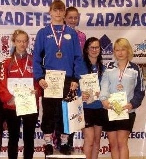 Aleksandra Misiak na drugim stopniu podium. Zawodniczka Czarnych została wicemistrzynią Polski kadetek.