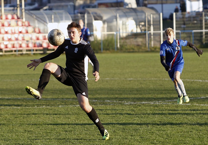 Centralna Liga Juniorów. Leicester też podziwia AKS SMS. Piękny gol po testach na Wyspach [ZDJĘCIA]