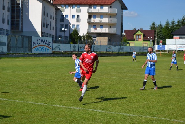 Piłkarze Kolejarza Stróże wywalczyli awans do czwartej ligi