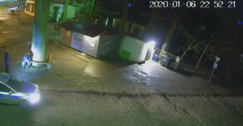 Brutalna interwencja policjantów Nowym Czarnowie pod Gryfinem. Prokuratura: pobili chłopaka bez powodu 