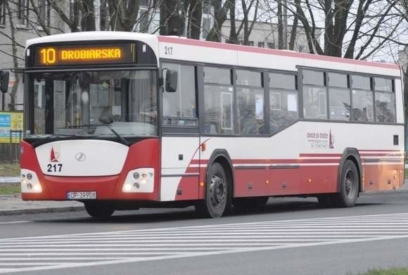 Miejski przewoźnik na początek kupi kilka przenośnych kamer, które będą być przyczepione do ubrań kontrolerów, jeżdżących w starszych autobusach, nie posiadających monitoringu.