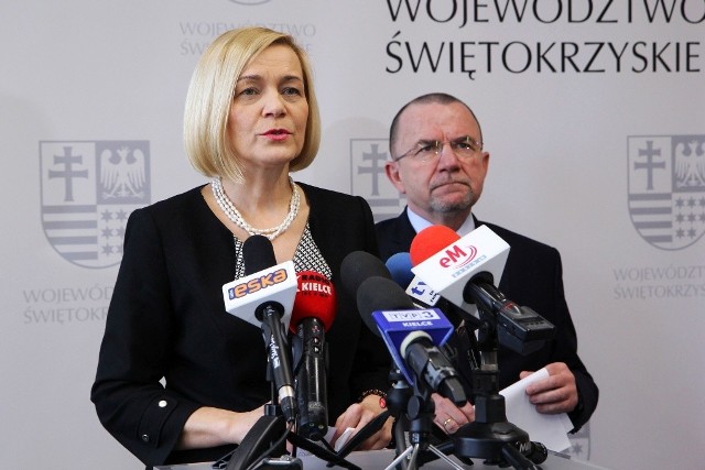 Wicemarszałek województwa Renata Janik i członek zarządu województwa Marek Bogusławski podczas czwartkowej konferencji