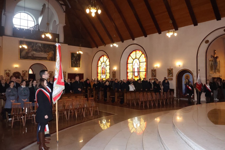 Mieszkańcy gminy Zwoleń upamiętnili ofiary mordu w Karolinie. Była msza święta i apel pamięci