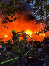 Ogromny pożar na Dolnym Śląsku. Płonęło składowisko odpadów w Łąkach, słup dymu widać z daleka