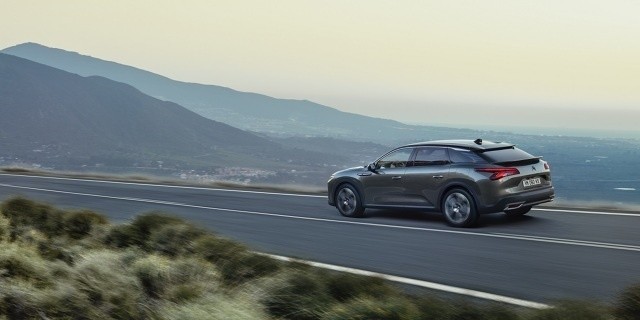 Citroën powraca do segmentu D z innowacyjnym modelem –...