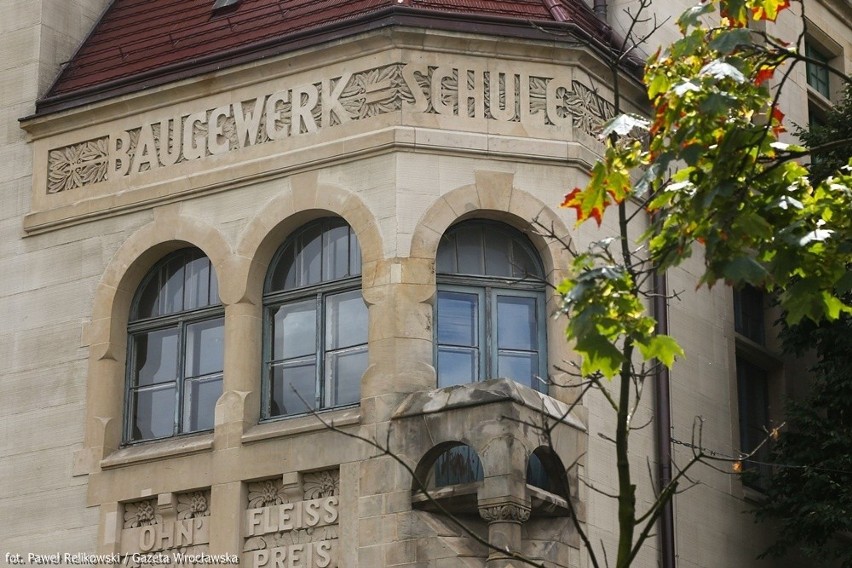 Wrocław: Zobacz, jak zmienił się gmach Wydziału Architektury (ZDJĘCIA)