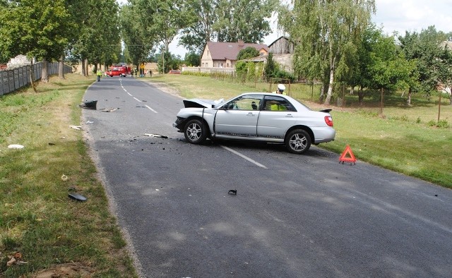 Na drodze wojewódzkiej nr 254 w miejscowości Mokre koło Mogilna doszło do zderzenia dwóch aut osobowych. Najprawdopodobniej przyczyną wypadku był nieprawidłowo wykonany manewr wyprzedzania.