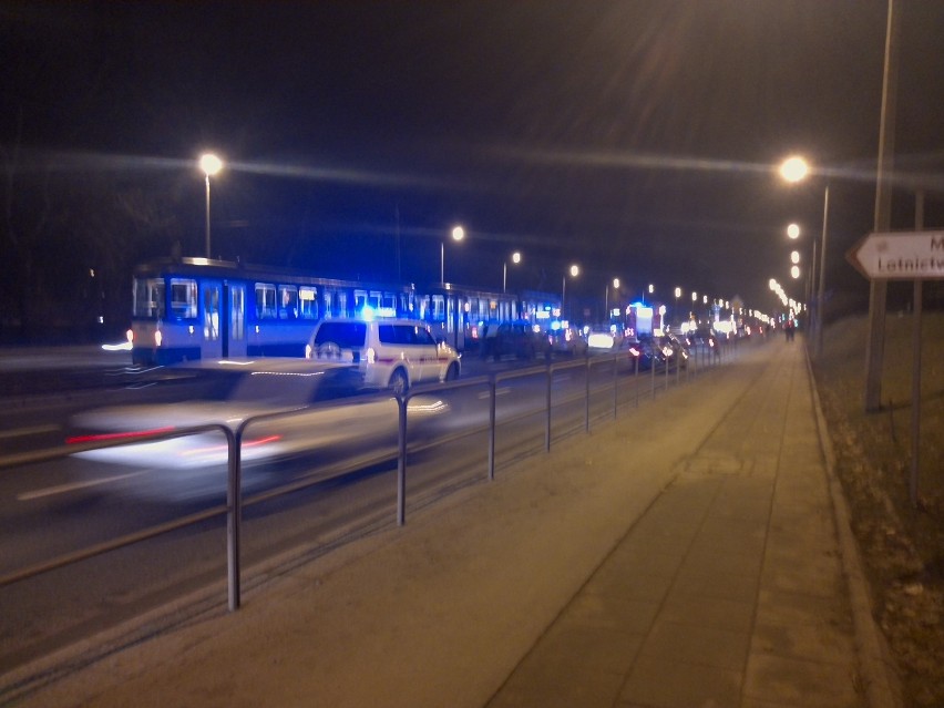 Wypadek w centrum Krakowa. Tramwaj zderzył się z taksówką [ZDJĘCIA, WIDEO]