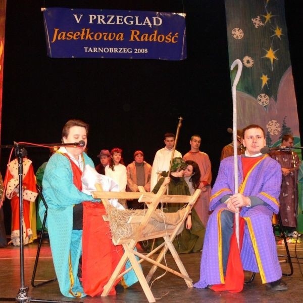 Przedstawienia jasełkowe zaprezentowało dziewięć zespołów z Tarnobrzega, Baranowa Sandomierskiego i Zochcinka.