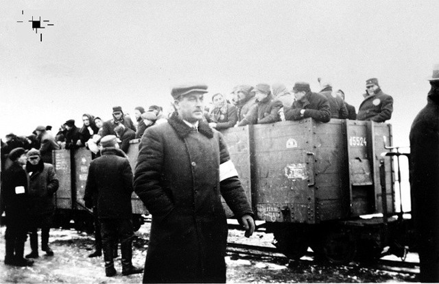 Żydzi deportowani z Płocka do getta w Chmielniku
