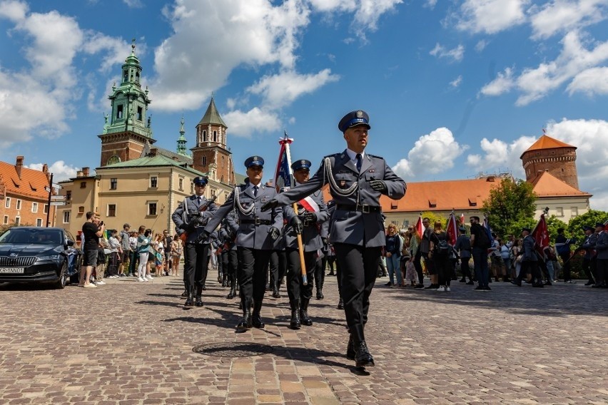 Małopolskie Obchody Święta Policji na Wawelu za nami. "Noszenie munduru polskiego policjanta to duma, honor i wyzwanie"