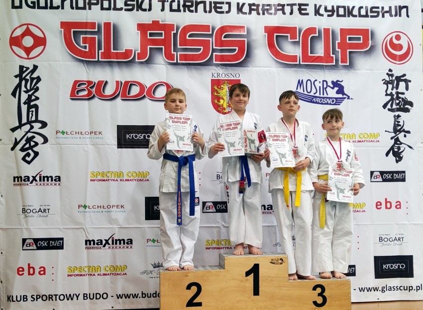 Udany start karateków z Tarnobrzega i Nowej Dęby na Turnieju Karate „Glass Cup” w Krośnie. Zobaczcie zdjęcia laureatów