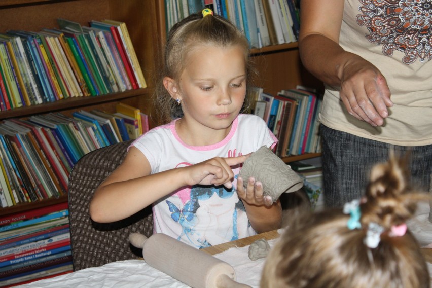 Sposób na wakacyjną nudę w Gminnych Bibliotekach Publicznych w Starej Wsi [ZDJĘCIA]