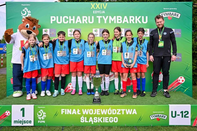 Dziewczynki z SP nr 17 z Chorzowa wygrały rywalizację w śląskim finale Pucharu Tymbarku w kategorii U12 i U10Zobacz kolejne zdjęcia. Przesuwaj zdjęcia w prawo - naciśnij strzałkę lub przycisk NASTĘPNE