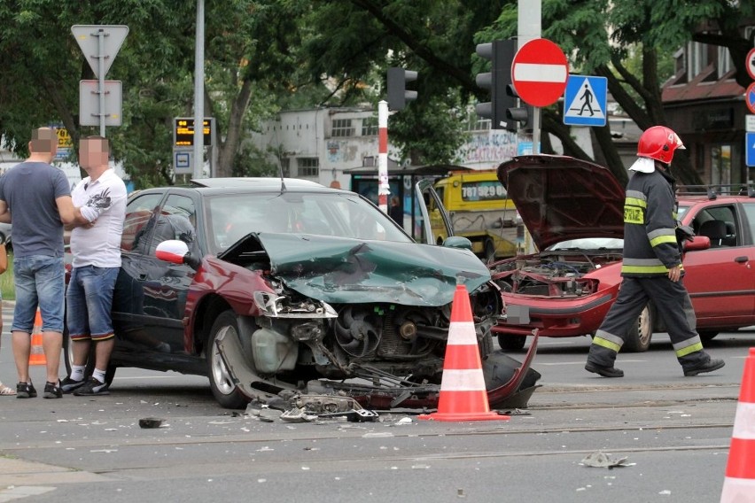 Wypadek na Grabiszyńskiej. Auta blokowały torowisko