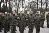 Nowi żołnierze Wojsk Obrony Terytorialnej złożyli przysięgę. Uroczystość odbyła się w Grójeckiej jednostce wojskowej (ZDJĘCIA)