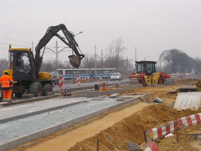 Wrocław: Nowe skrzyżowanie na Kosmonautów. Ulica będzie szersza (ZDJĘCIA, PLANY)