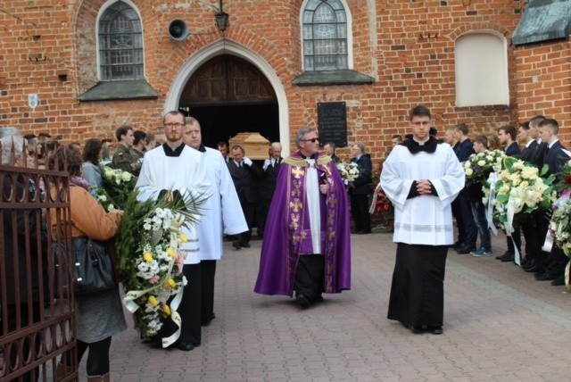 Przasnysz. Pogrzeb Mariusza Łyszkowskiego [ZDJĘCIA]