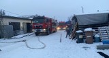 Pożar dachu w Budzyniu. Ogień w jednym z zakładów na ul. Chodzieskiej