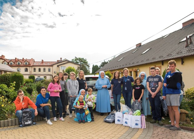 Wolontariusze z Połańca przekazali przybory szkolne dzieciom z Domu Dziecka w Pacanowie