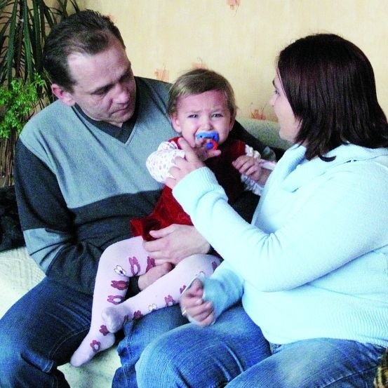 - Nie wiemy już, co robić, żeby nasze dziecko zostało w końcu zaszczepione - mówią Monika i Leszek Jurczak. Stanowisko NFZ to dla nich nadzieja na ochronę dla Wiktorii.