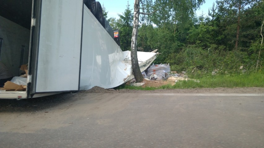 Krukowszczyzna. Wypadek  ciężarówkizablokował DK8