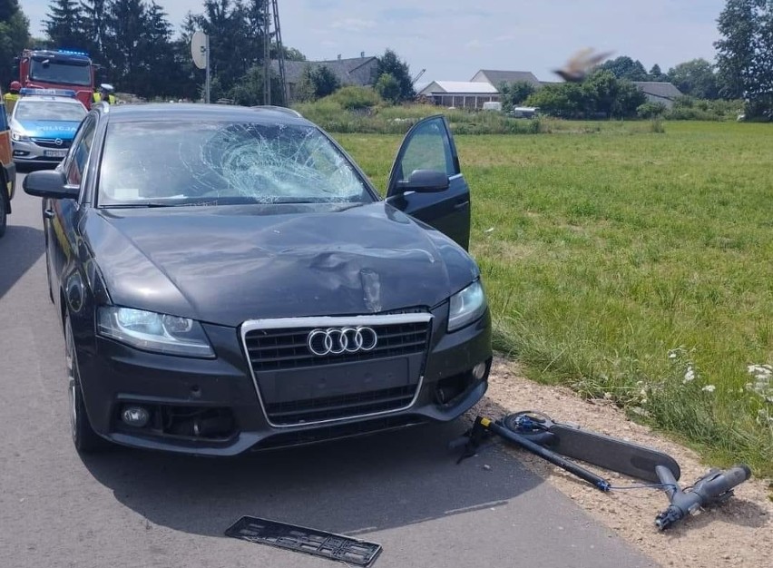 Audi potrąciło 11-latka na hulajnodze elektrycznej, który wymusił pierwszeństwo. Chłopca do szpitala zabrał śmigłowiec