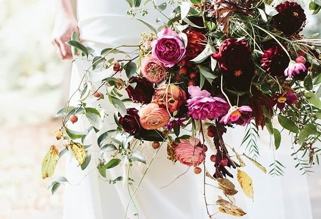 Najpiękniejsze ślubne bukiety. 10 najładniejszych kwiatowych inspiracji na ślub. Jak znaleźć idealną wiązankę ślubną? 