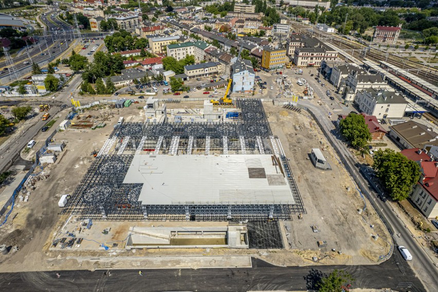 Ruch przy powstającym Dworcu Metropolitalnym ruszył, zobacz zdjęcia z drona