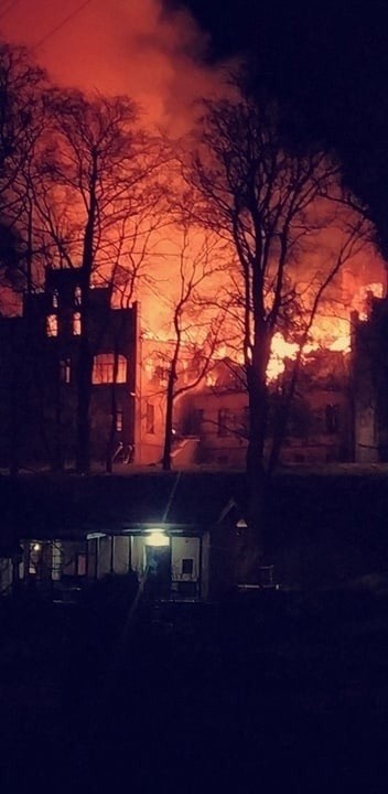 Zabytkowy pałac w Główczycach spłonął w nocy z 23 na 24...