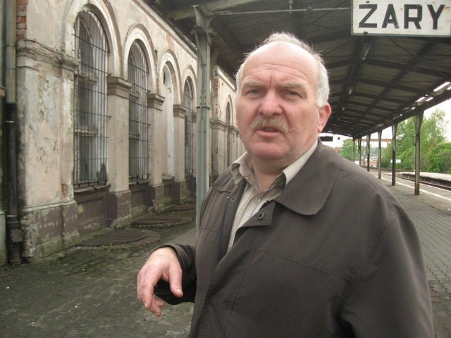 - Nie wierzę w to, żeby władze kolejowe dały sobie radę z remontem dworca - mówi Roman Polański.