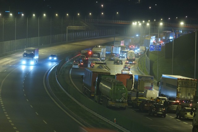 27.11.2015 krakowutrudnienia na autostradzie a4 krakow-biezanow  po dwoch wypadkachn/z:fot. michal gaciarz / polska press gazeta krakowska