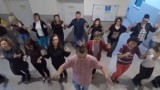 Pracownicy socjalni z Barcina tańczą w pracy [zobaczcie film]