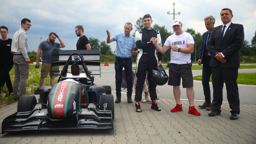Testy bolidu odbyły się w Moto Parku Kraków przy ul....
