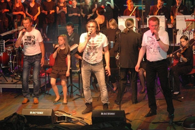 Koncert Gorących Serc 2011 w Oleśnie. Grupa VOX