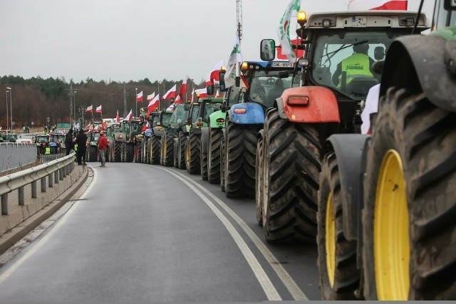 Rolnicy są też na węźle Leonów, gdzie do piątku do północy mają blokować wjazd na A2 w kierunku Poznania.