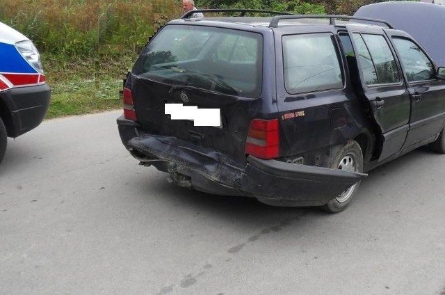 Golf uszkodzony w niedzielnym wypadku w Wełninie.
