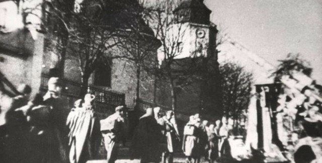 Sowieccy żołnierze na obecnej ulicy Jana Pawła II w Kielcach w styczniu 1945 roku. Zakończenie II wojny światowej niewiele zmieniło w porównaniu z tak zwanym wyzwoleniem Kielc