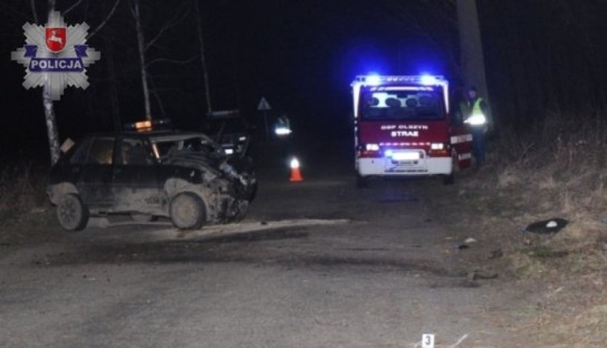 Pokinianka: Kierowca peugeota wjechał w drzewo. Był pijany