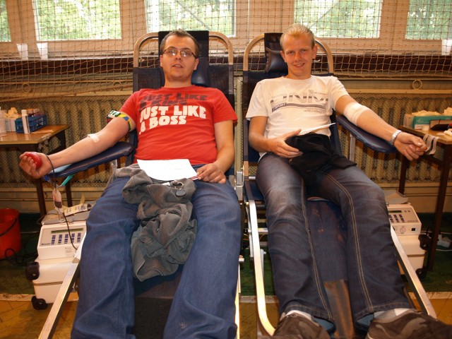 Krew oddali miedzy innymi Mateusz Taborek (od lewej) i Bartosz Tarabasz.