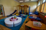Kraków. Sala sensoryczna w szkole w Kościelnikach już otwarta. Placówka pomoże dzieciom opoźnionym psychoruchowo i nie tylko